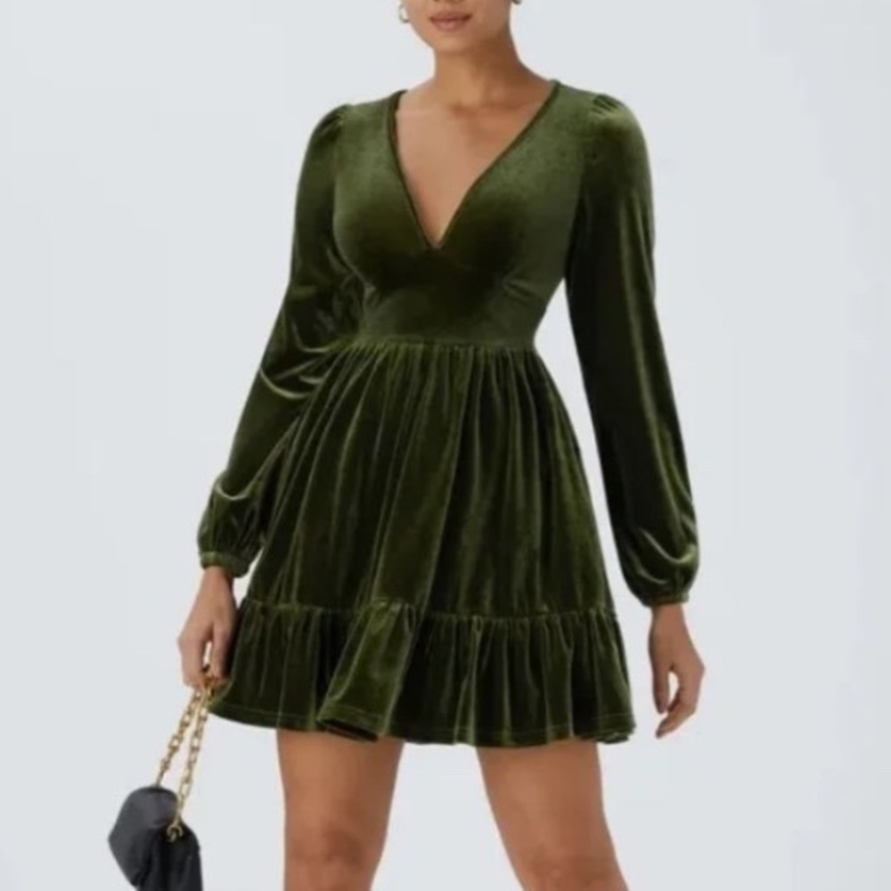 Halara Long Sleeve Olive Green Velvet V Neck Mini Dress Womens Size Small NEW